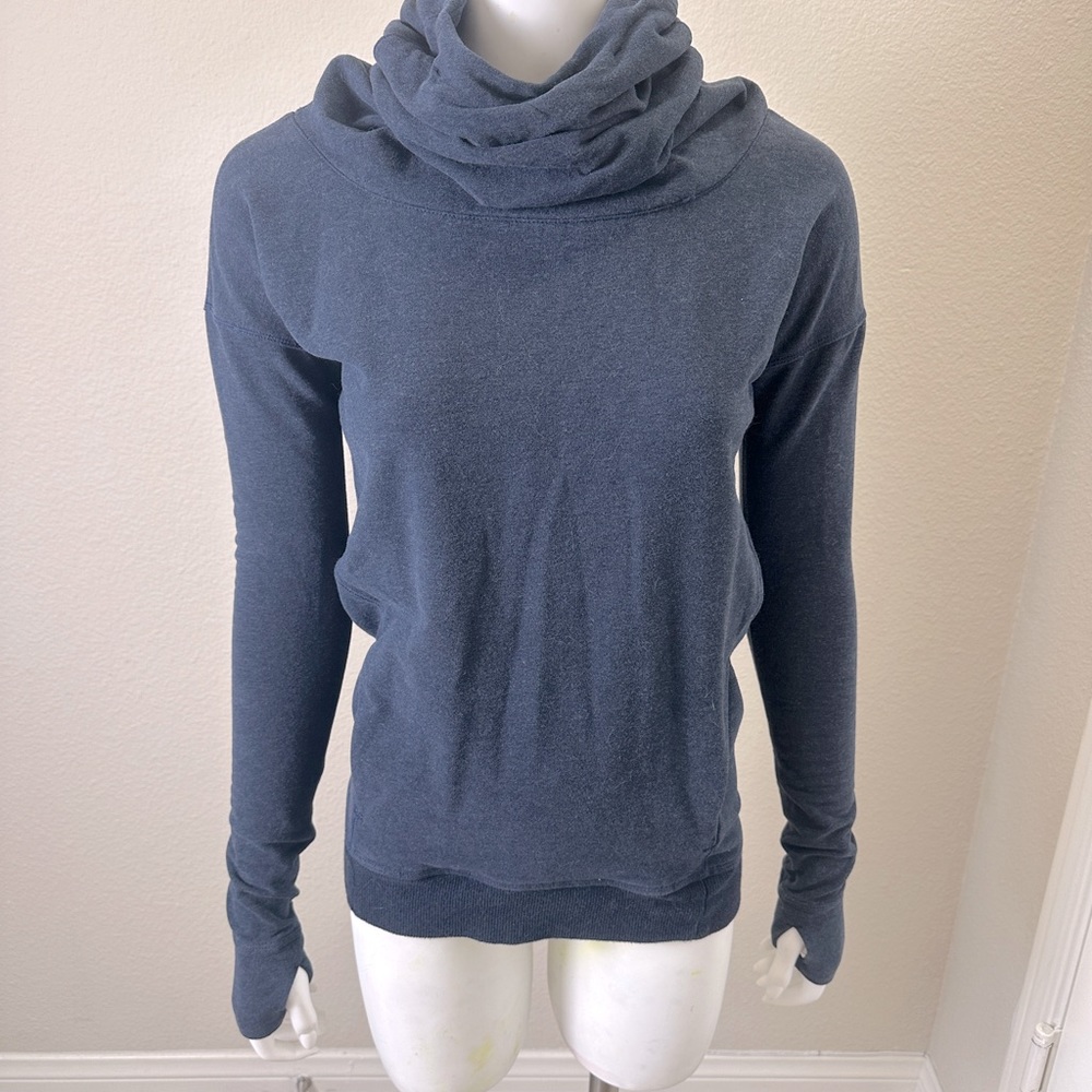 Lululemon sweatshirt